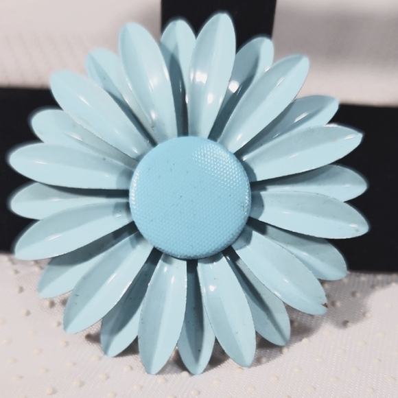 Jewelry - Vintage Blue Flower Brooch